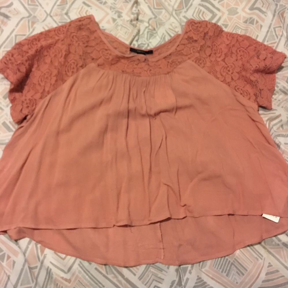Lace blush top 🌸